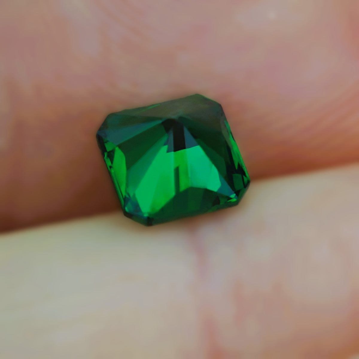Intense Chrome Green Tsavorite Garnet Kenya 1.99 carats GL