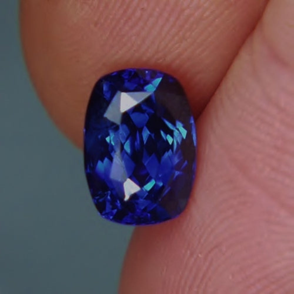 Color & Quality! Natural Royal Blue Ceylon Sapphire 4.06 ct GL