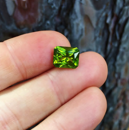 Bright & Pretty San Carlos Arizona Peridot 4.72 ct